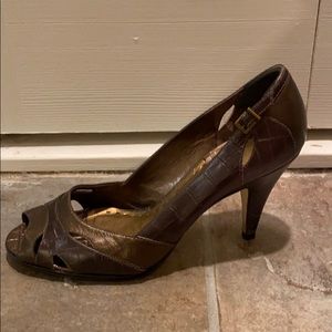 Gianni Bini Myst Peep Toe Heel Sz 8